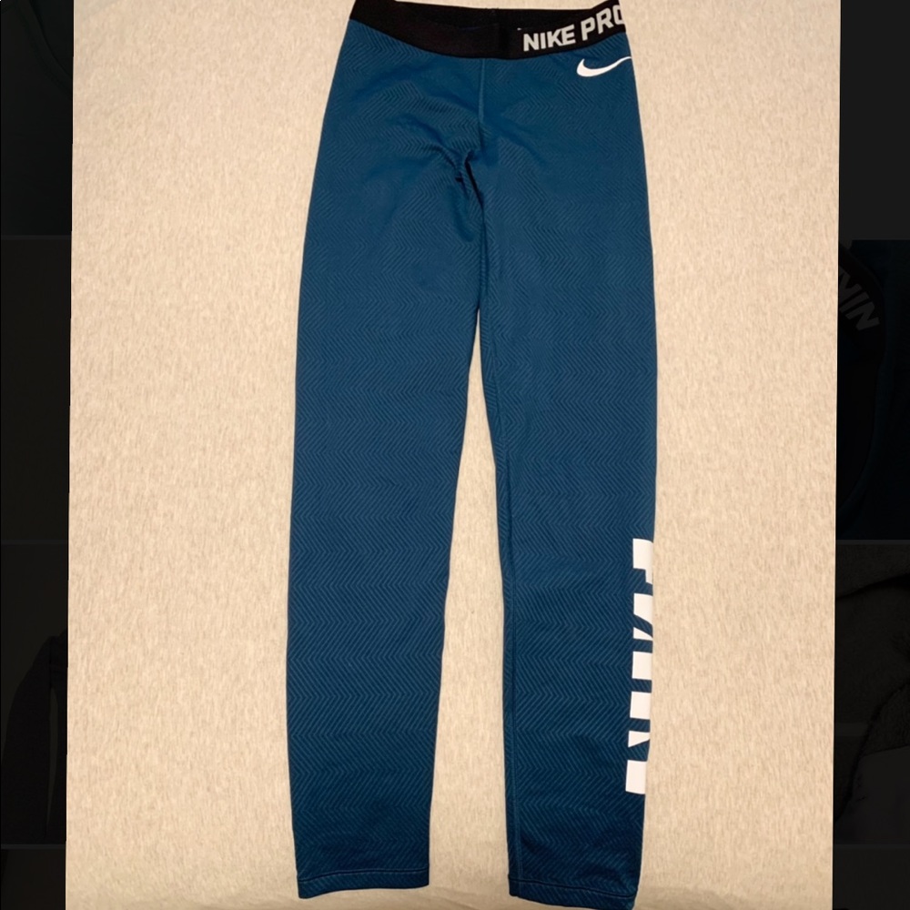 Nike pro women’s leggings size small, teal